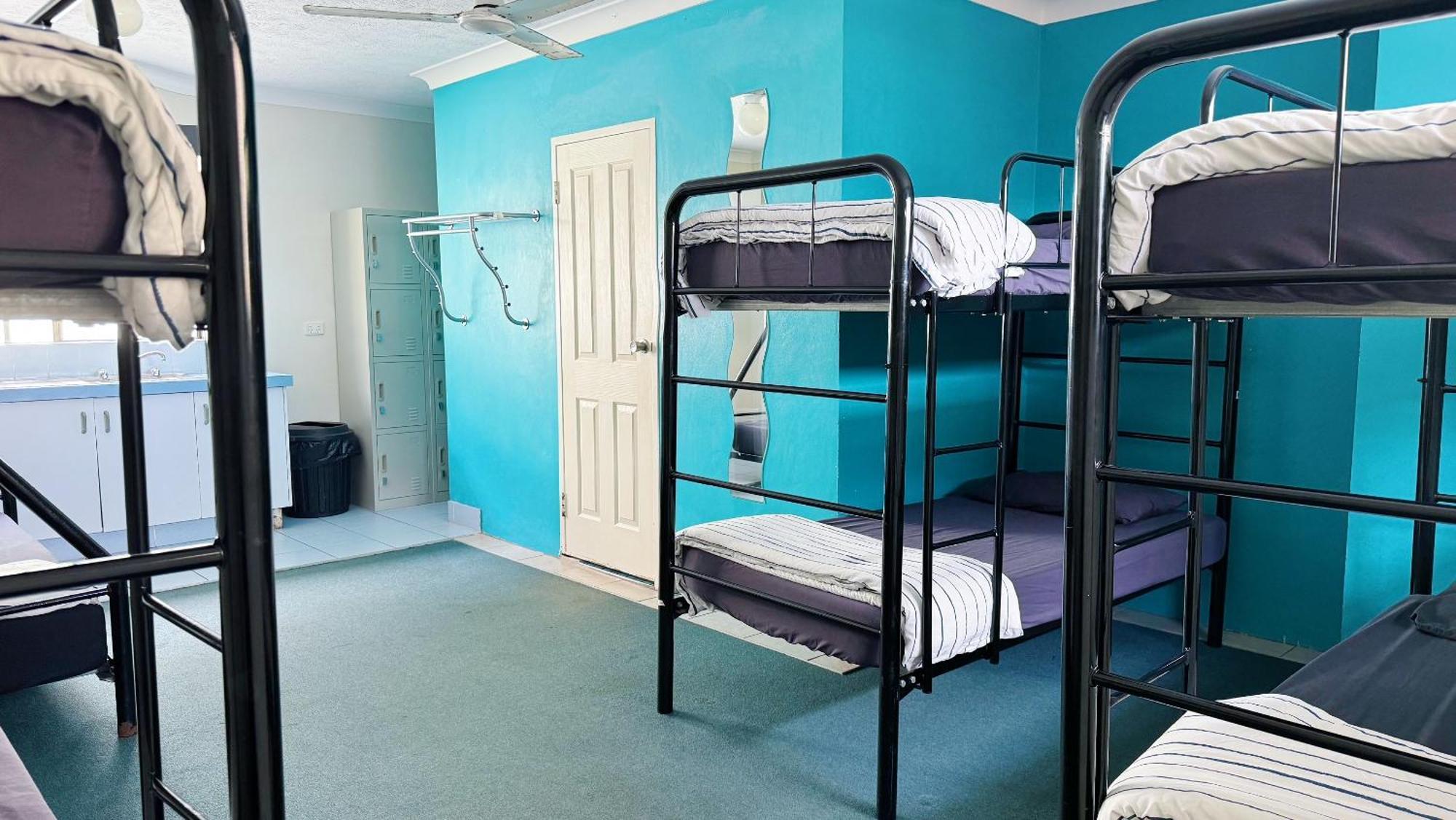 Maxmee Backpackers Resort Гоулд Коуст Екстериор снимка