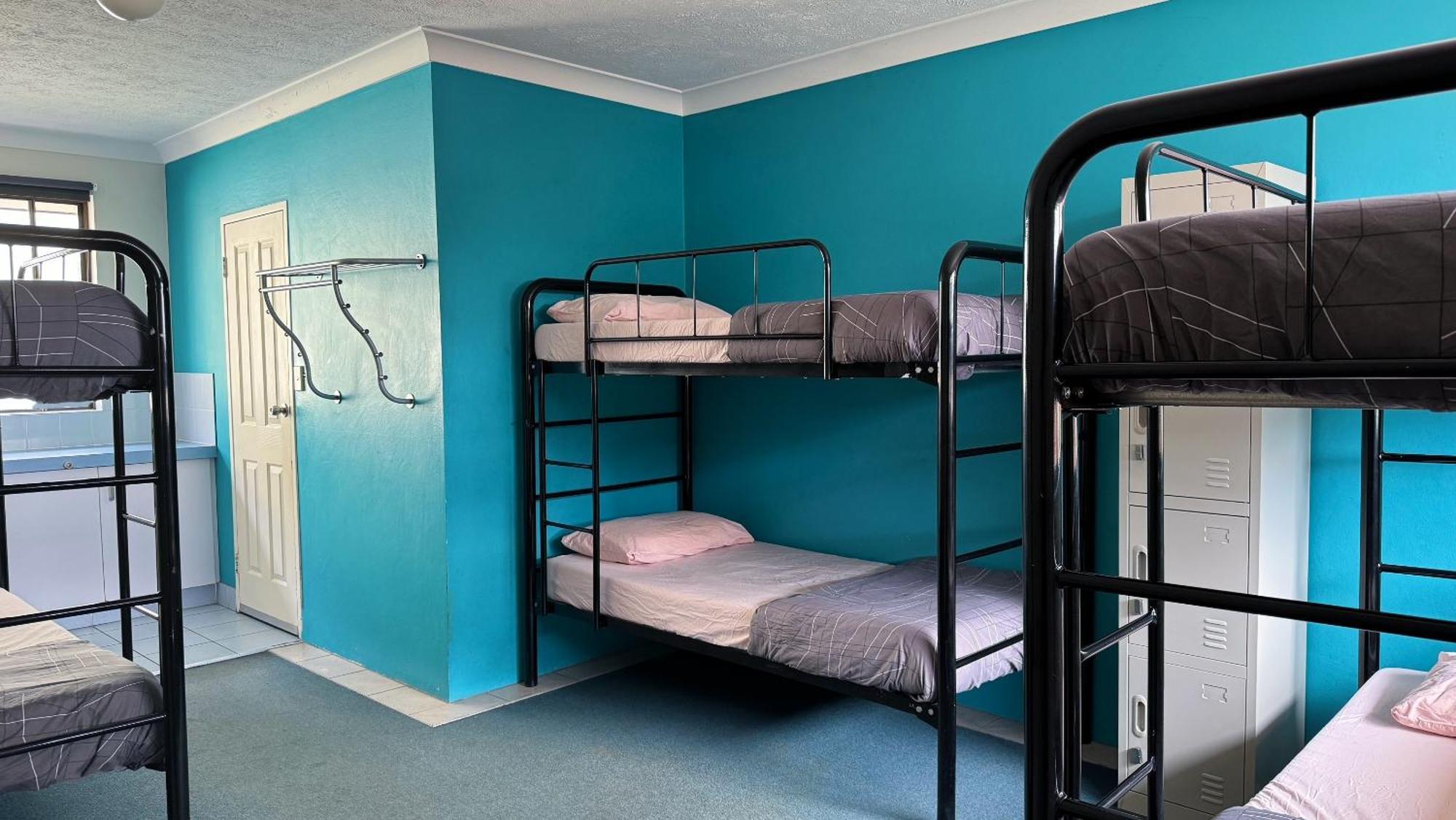 Maxmee Backpackers Resort Гоулд Коуст Екстериор снимка