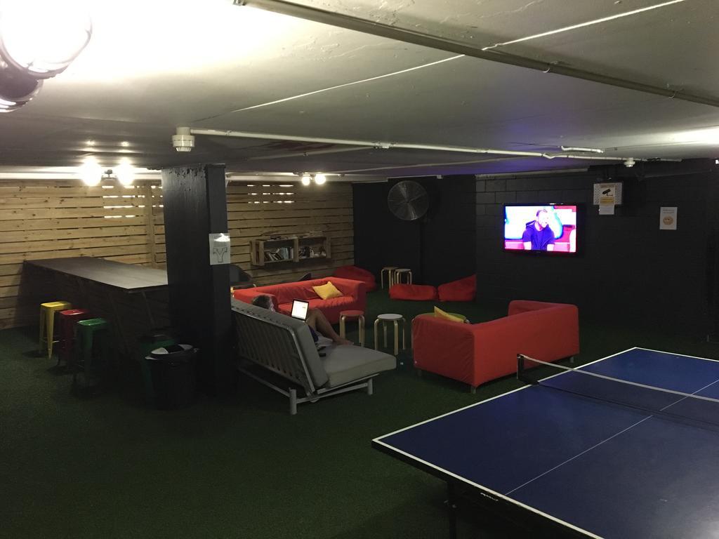 Maxmee Backpackers Resort Гоулд Коуст Екстериор снимка