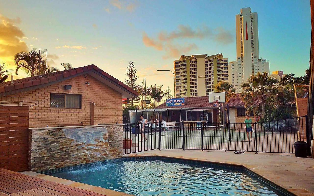 Maxmee Backpackers Resort Гоулд Коуст Екстериор снимка